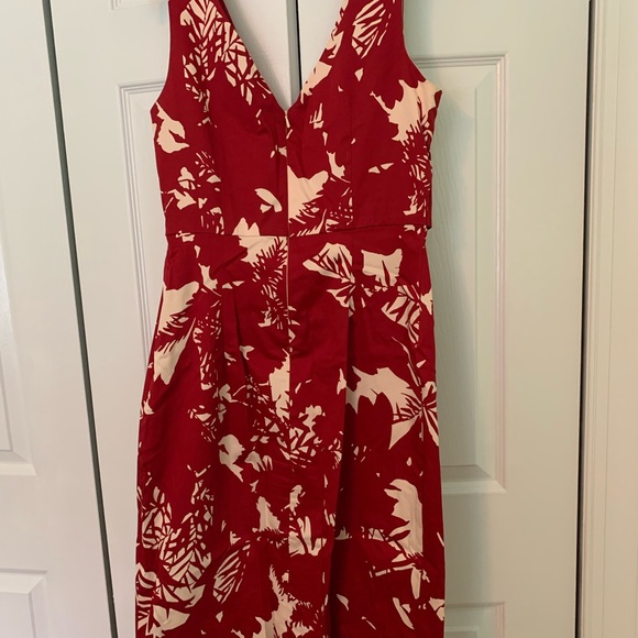 Donna Ricco Dresses & Skirts - Red and White Sleeveless V-Neck Midi Sundress